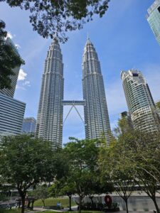 Read more about the article Singapur i Malezja 2026 – plan podróży, koszty, noclegi i transport