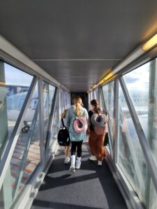 Read more about the article Pierwszy lot samolotem- Jak się przygotować i czego się spodziewać.